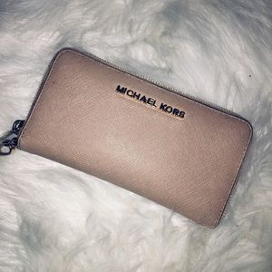 Rose Gold MICHAEL KORS Wallet 😍